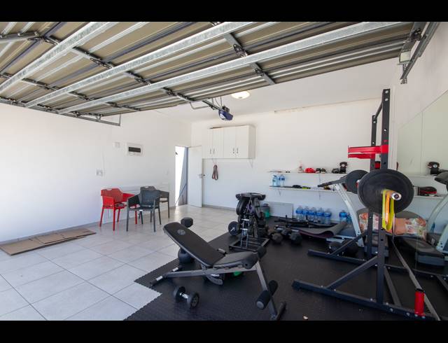 3 BEDROOM FREEHOLD TO LET IN PARKLANDS NORTH